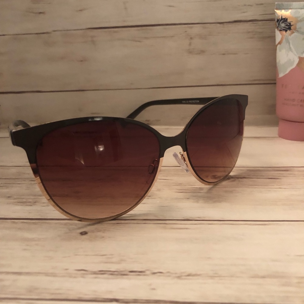 Women’s fashion sunglasses